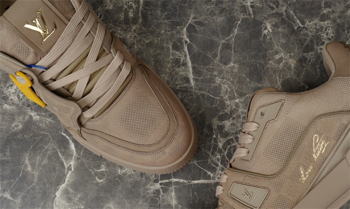 L1VV TRAINER
