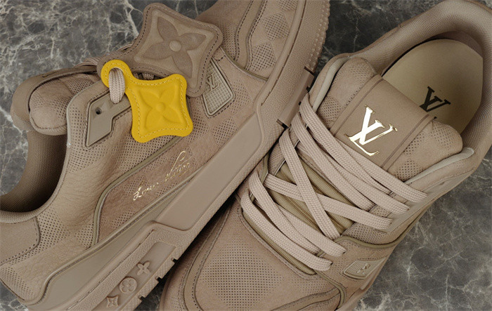 L1VV TRAINER