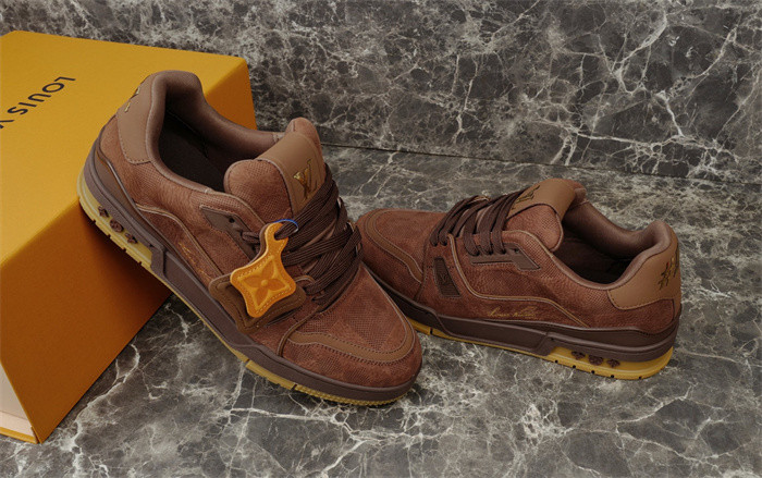 L1VV TRAINER
