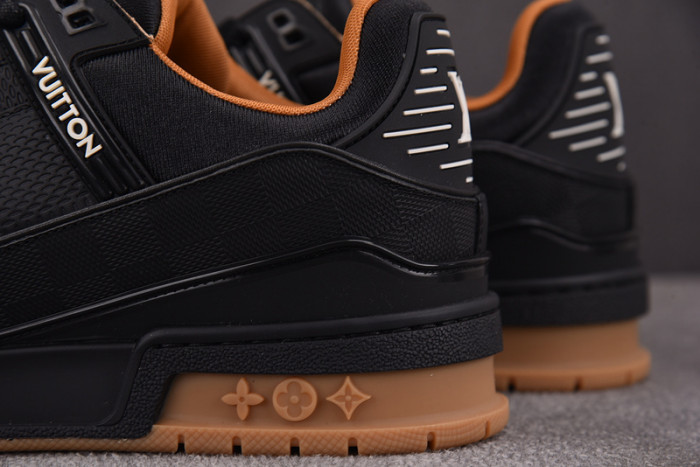 L1VV TRAINER