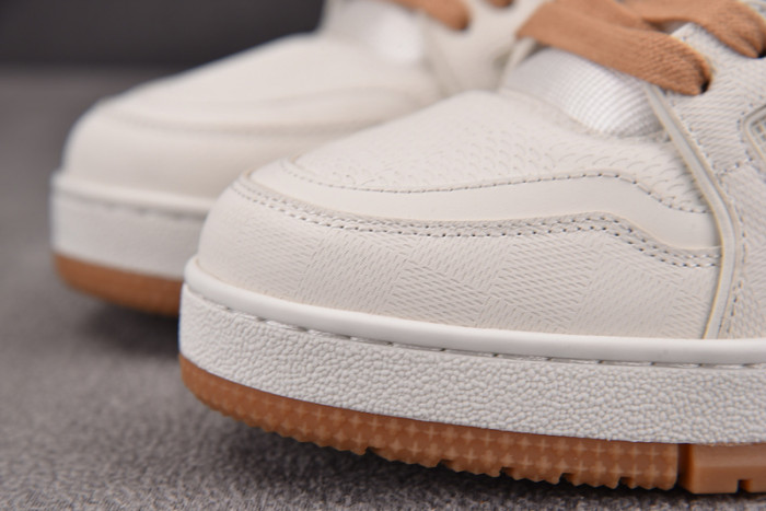 L1VV TRAINER