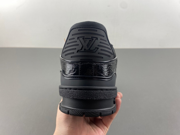 L1VV TRAINER