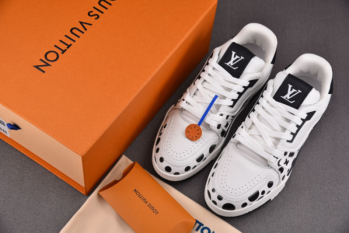 L1VV TRAINER