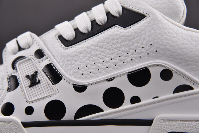 L1VV TRAINER