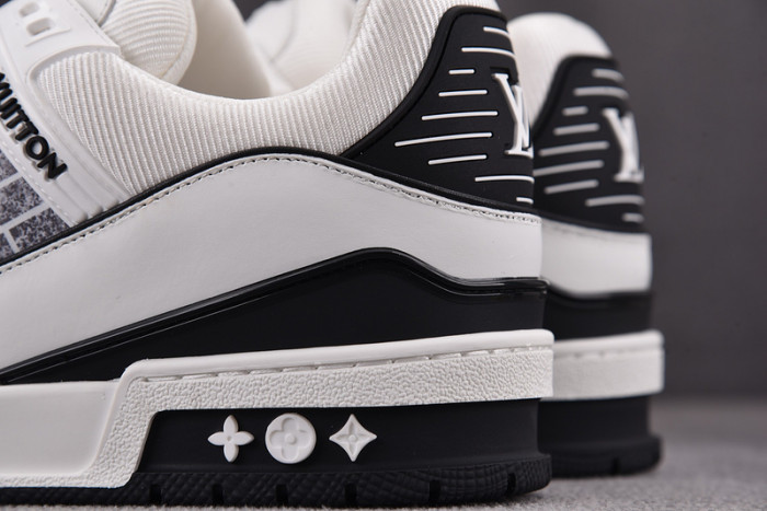L1VV TRAINER