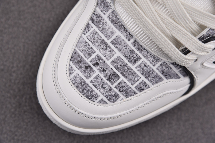 L1VV TRAINER
