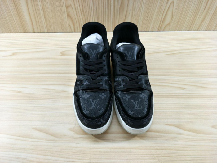 L1VV TRAINER