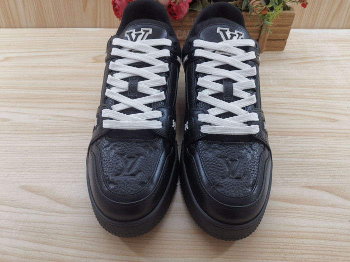 L1VV TRAINER