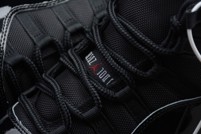 Air Jordan 11 Retro Playoffs Bred (2019) 378037-061