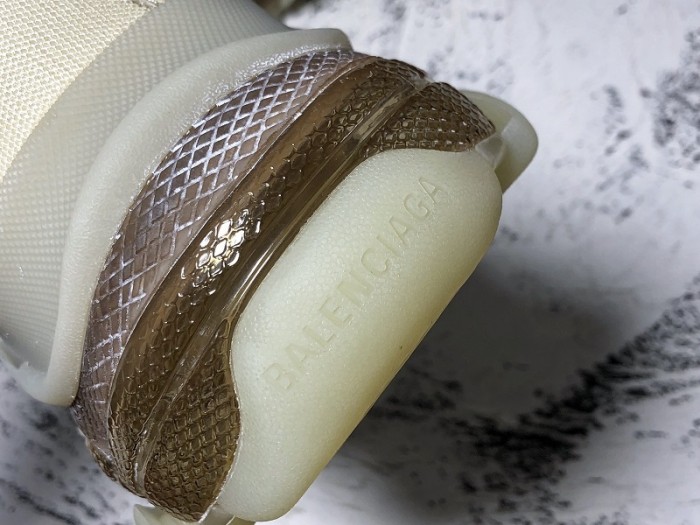 Balen TRIPLE S TRAINERS CLEAR SOLE gold and white  541624  W09O1 9005
