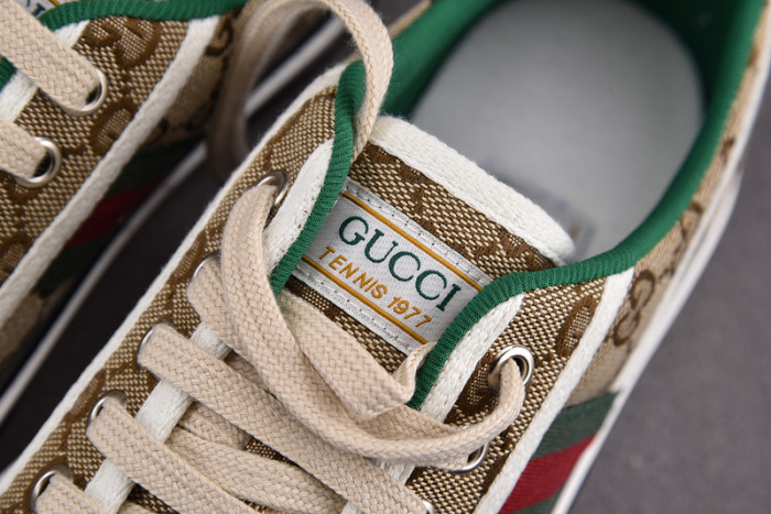 GU LOW TOP SNEAKER