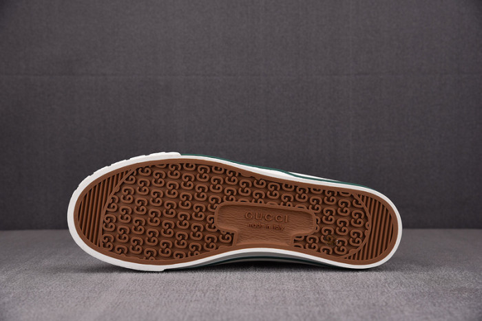 GU LOW TOP SNEAKER
