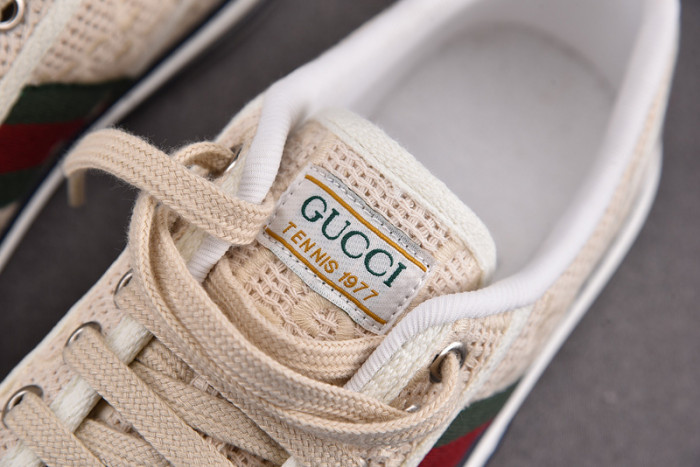 GU LOW TOP SNEAKER