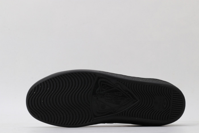 GU LOW TOP SNEAKER