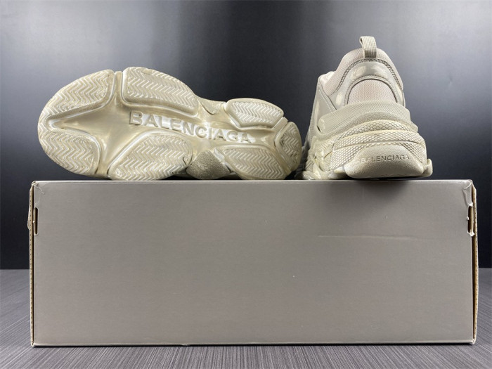 BALEN Triple S Sneaker 524039 W3CN3 9700