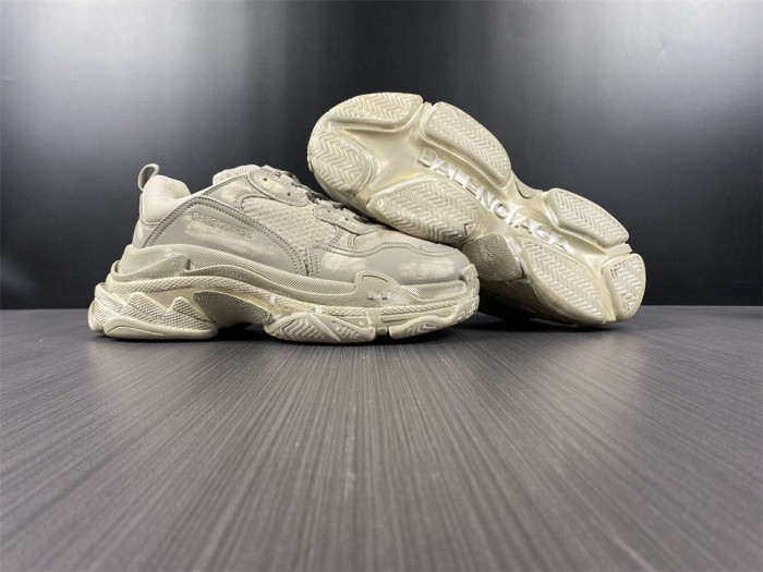 BALEN Triple S Sneaker 524039 W3CN3 9700