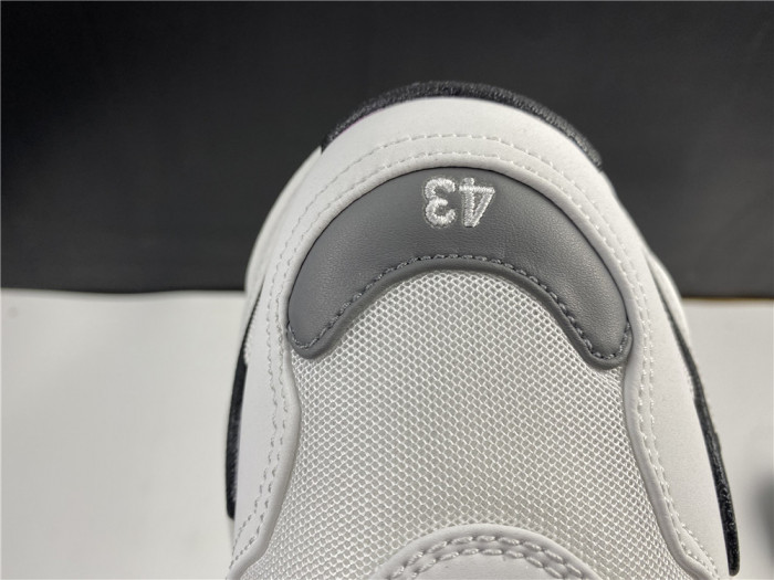 BALEN Triple S Sneaker 536737 W0901 9089