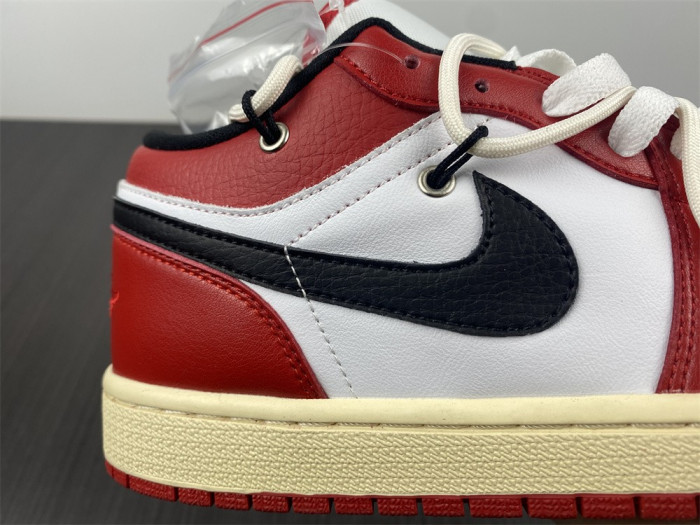 Air Jordan 1 Low Chicago 553558-118