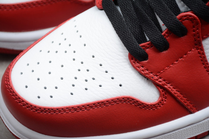 Air Jordan 1 Mid Chicago (2020) 554724-173