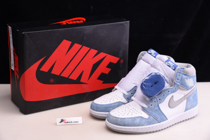 Air Jordan 1 High OG “Hyper Royal” 555088-402