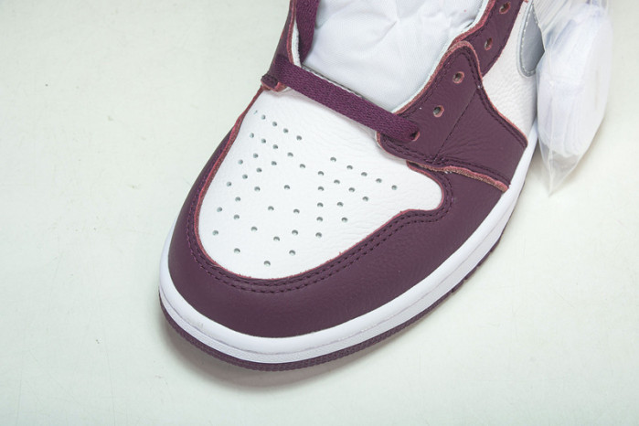 Air Jordan 1 High OG “Bordeaux” 555088-611