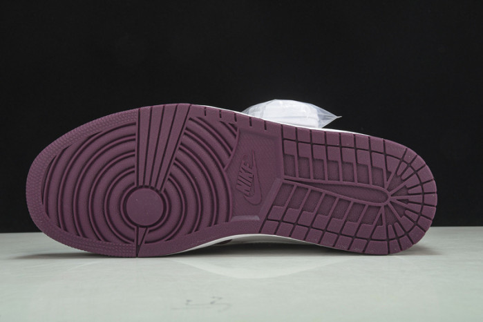 Air Jordan 1 High OG “Bordeaux” 555088-611