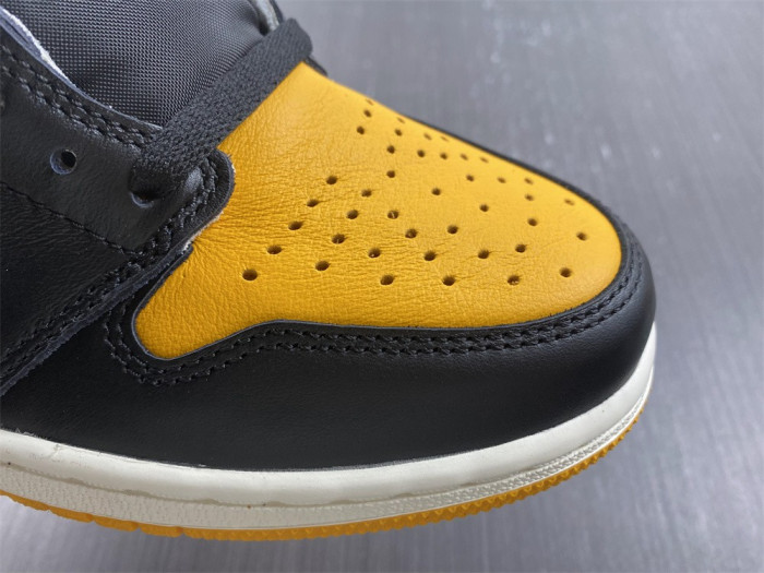 Air Jordan 1 High OG “Yellow Toe”  555088-711