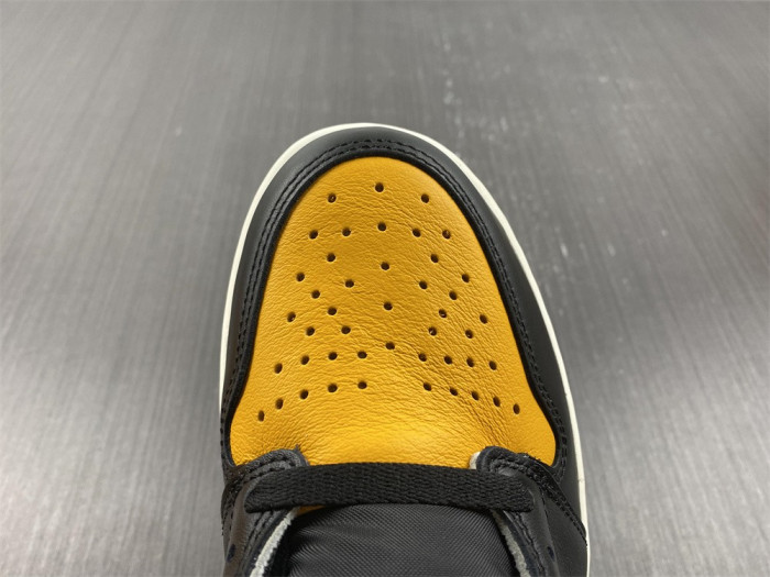 Air Jordan 1 High OG “Yellow Toe”  555088-711