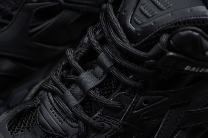 Balen Runner Sneakers Black 568614 W2GN1 1000