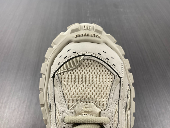 Balen Defender Beige 685613 W2RA 69700