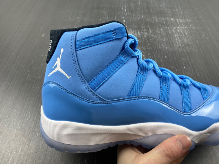 Air Jordan Ultimate Gift of Flight 717602-900