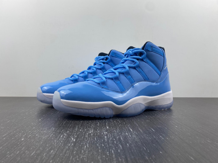 Air Jordan Ultimate Gift of Flight 717602-900