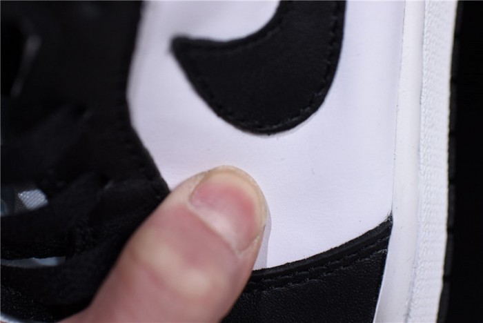 Air Jordan 1 Retro Black White 555088-010