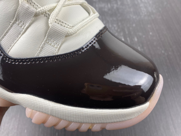 Air Jordan 11 WMNS “Neapolitan”  AR0715-101