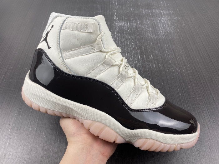 Air Jordan 11 WMNS “Neapolitan”  AR0715-101