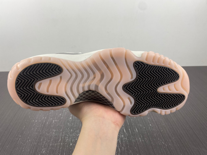 Air Jordan 11 WMNS “Neapolitan”  AR0715-101