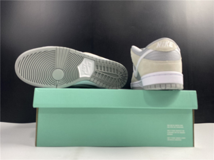 Nike SB Dunk Low Summit White Wolf Grey AR0778-110