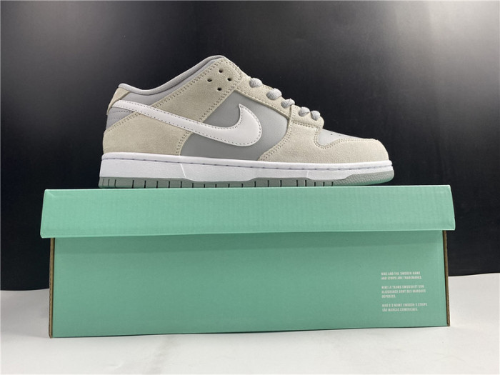 Nike SB Dunk Low Summit White Wolf Grey AR0778-110