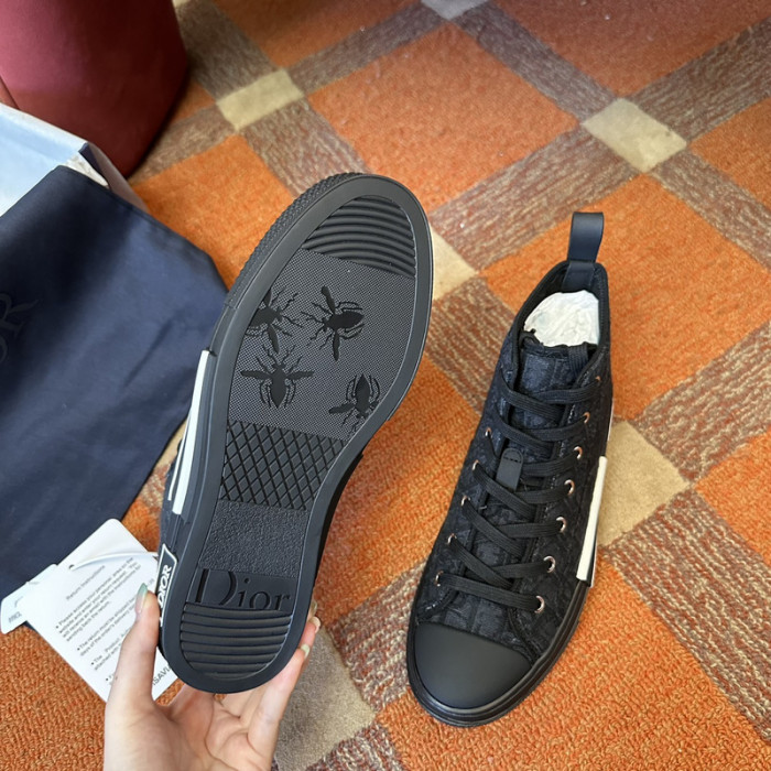 B23 Oblique Sneaker