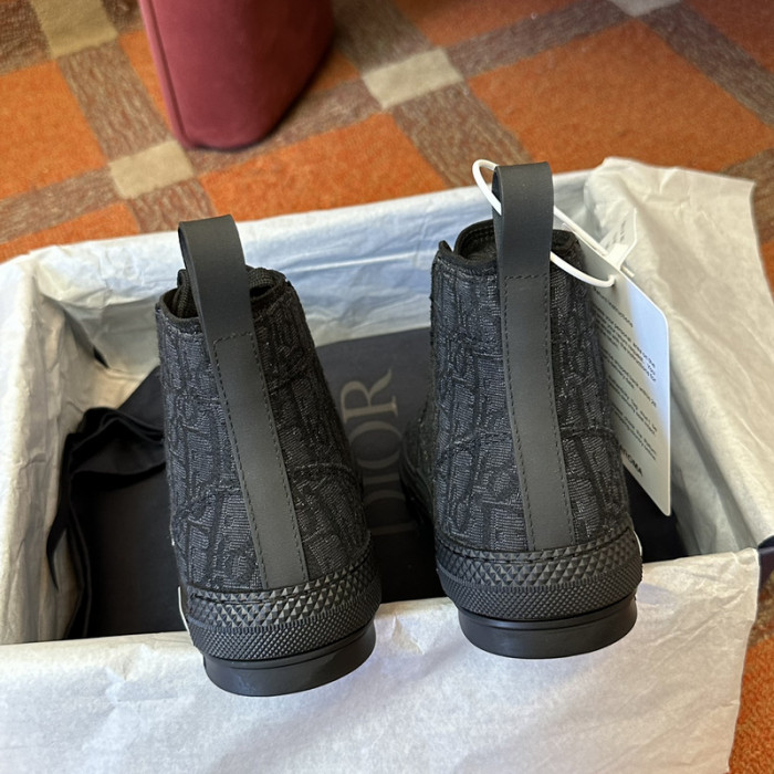 B23 Oblique Sneaker