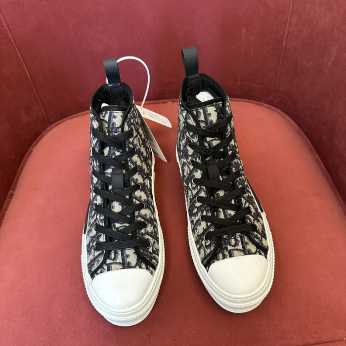 B23 Oblique Sneaker