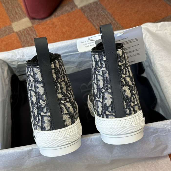 B23 Oblique Sneaker