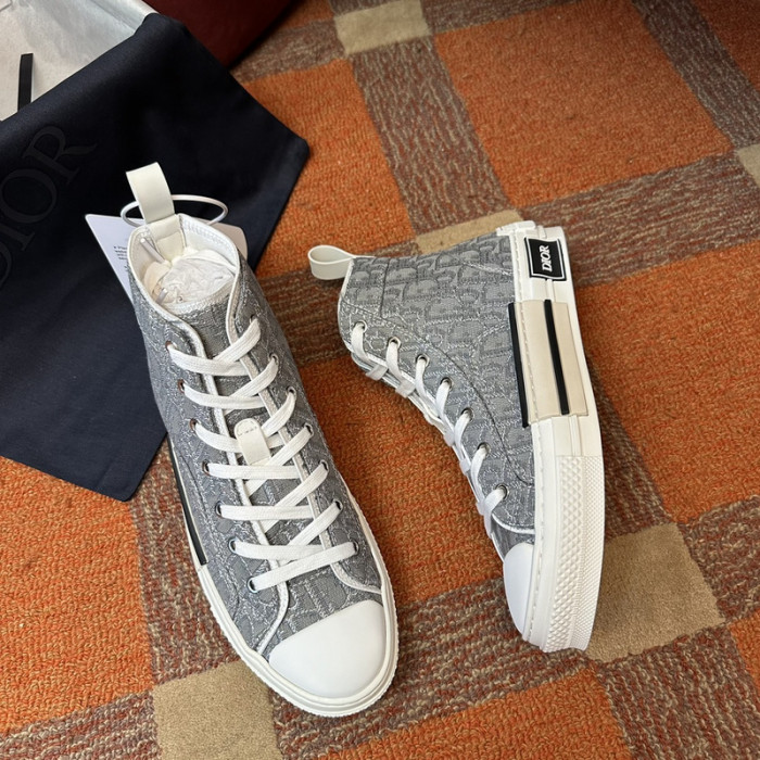 B23 Oblique Sneaker