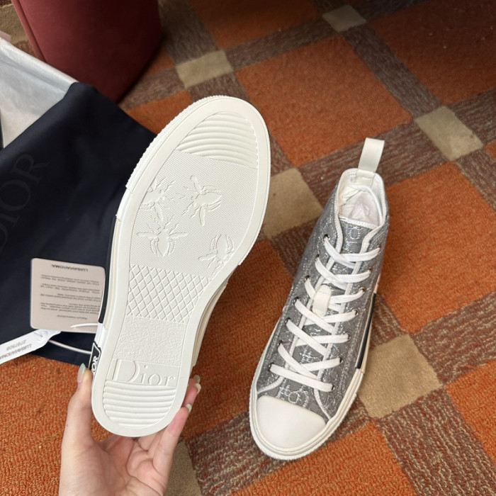 B23 Oblique Sneaker