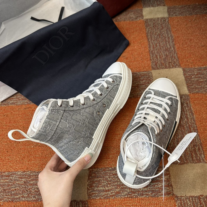 B23 Oblique Sneaker