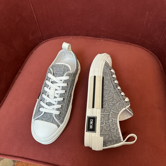 B23 Oblique Sneaker