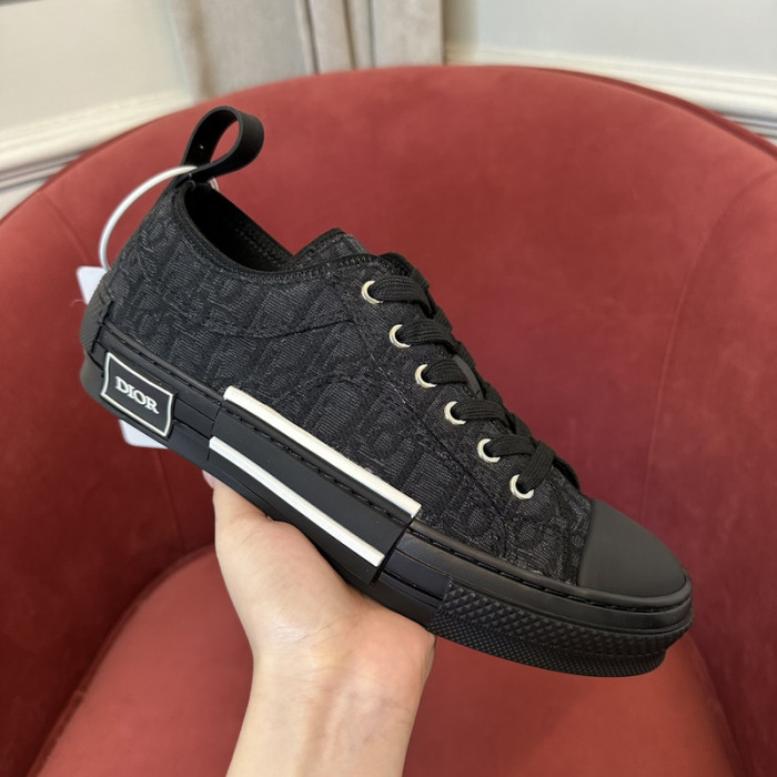 B23 Oblique Sneaker