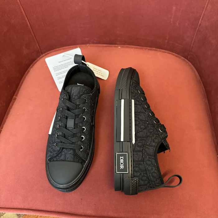 B23 Oblique Sneaker