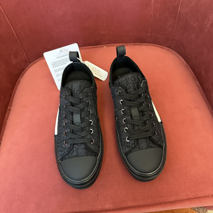 B23 Oblique Sneaker