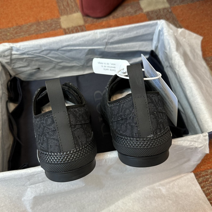 B23 Oblique Sneaker
